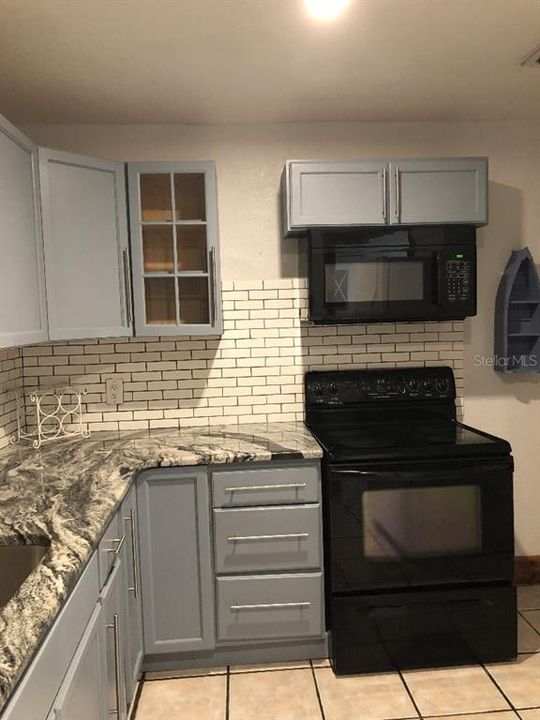 Activo con contrato: $275,000 (2 camas, 2 baños, 1075 Pies cuadrados)