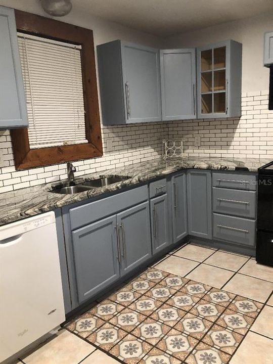 Activo con contrato: $275,000 (2 camas, 2 baños, 1075 Pies cuadrados)