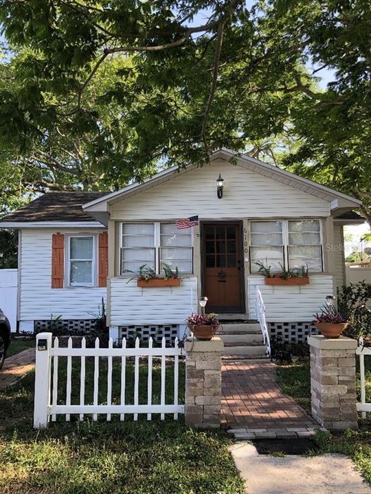 Activo con contrato: $275,000 (2 camas, 2 baños, 1075 Pies cuadrados)