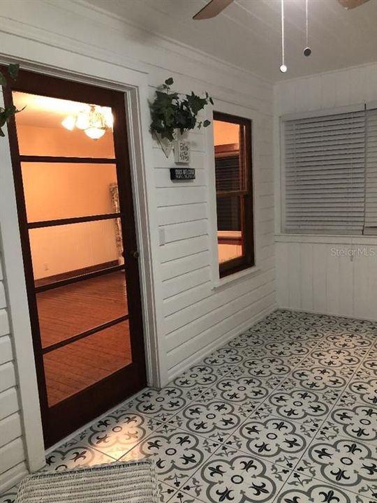 Activo con contrato: $275,000 (2 camas, 2 baños, 1075 Pies cuadrados)
