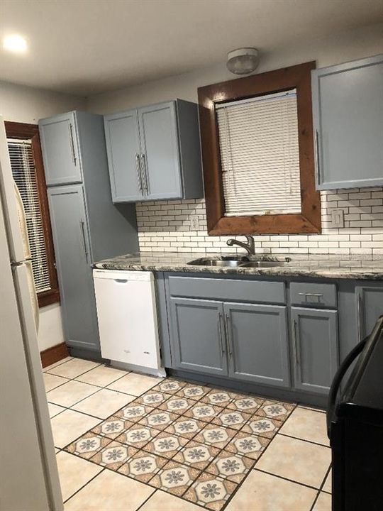 Activo con contrato: $275,000 (2 camas, 2 baños, 1075 Pies cuadrados)