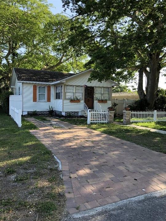 Activo con contrato: $275,000 (2 camas, 2 baños, 1075 Pies cuadrados)