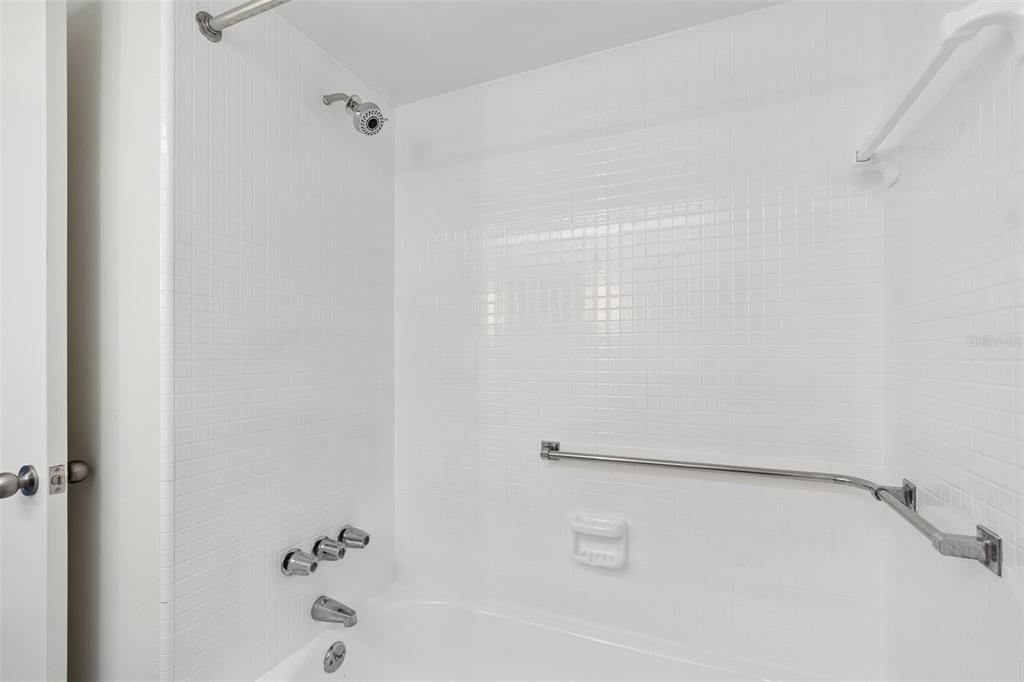 На продажу: $157,400 (2 спален, 2 ванн, 961 Квадратных фут)