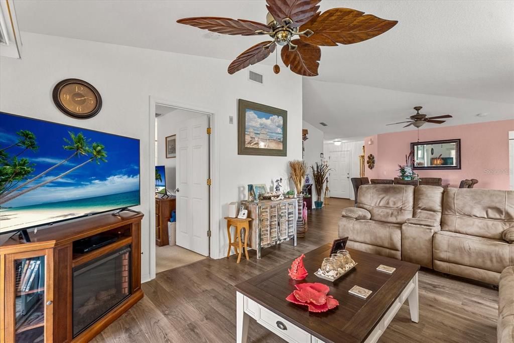 For Sale: $237,900 (3 beds, 2 baths, 1489 Square Feet)