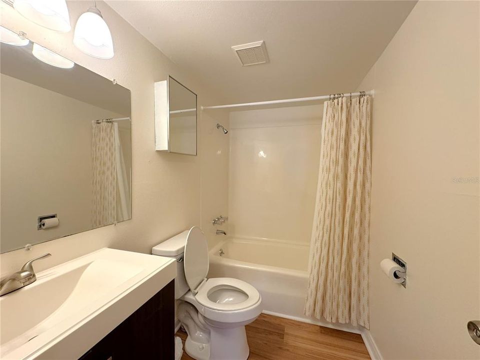 For Rent: $1,600 (2 beds, 2 baths, 1035 Square Feet)