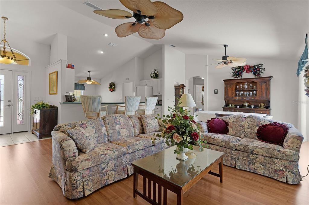 For Sale: $294,500 (3 beds, 2 baths, 1629 Square Feet)