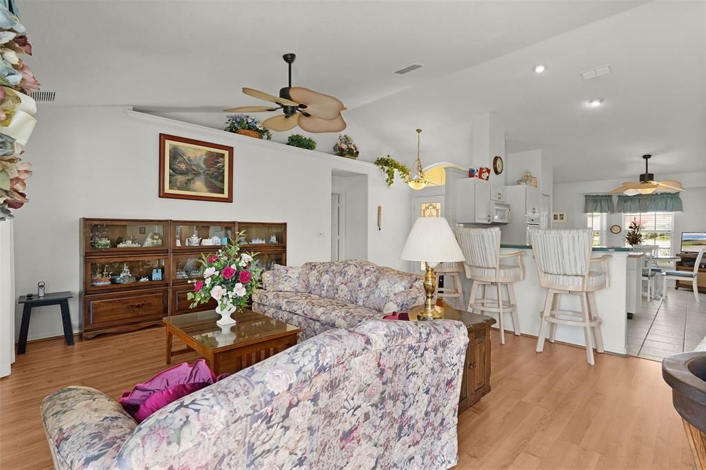 For Sale: $294,500 (3 beds, 2 baths, 1629 Square Feet)