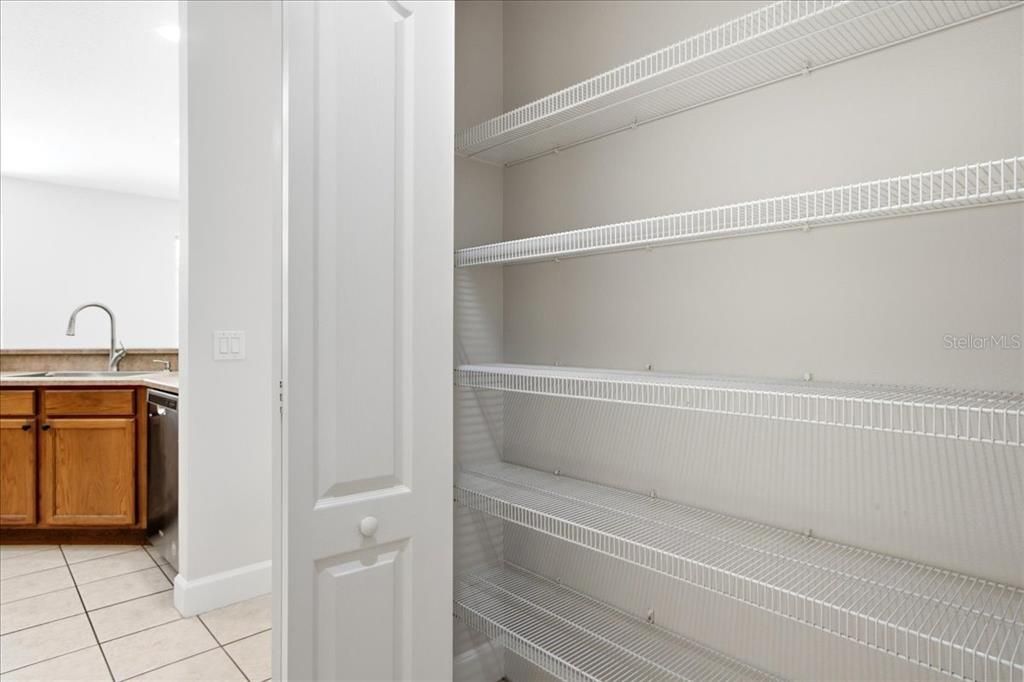Activo con contrato: $710,000 (6 camas, 4 baños, 3544 Pies cuadrados)