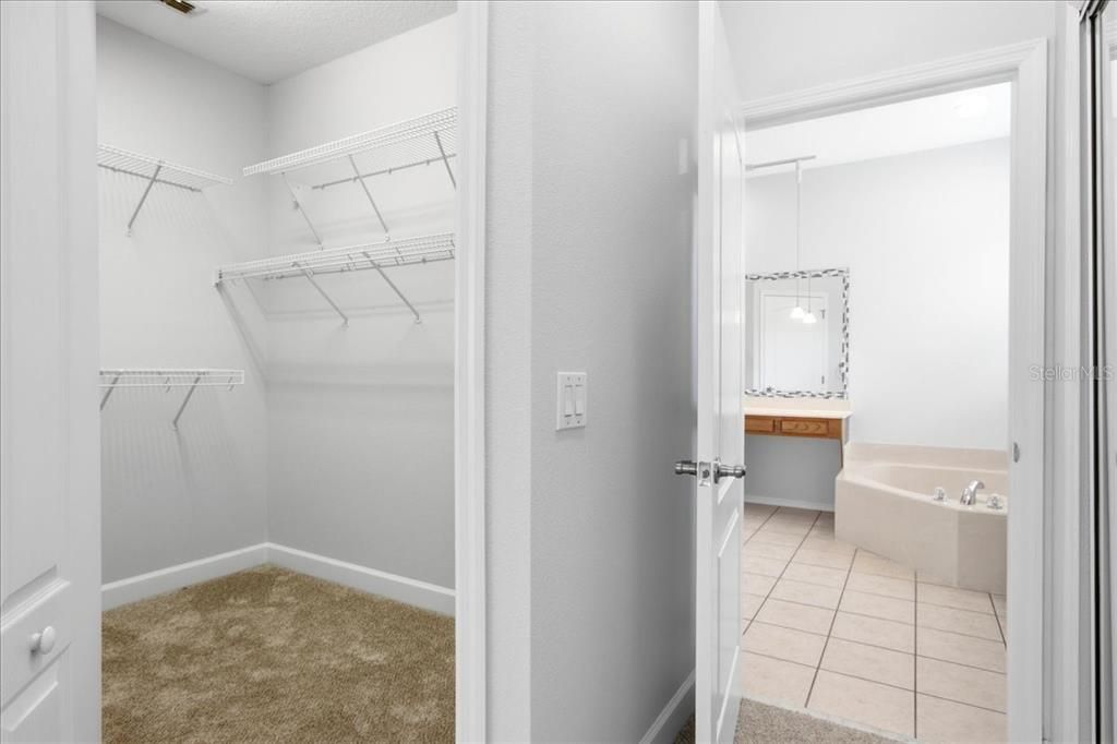 Activo con contrato: $710,000 (6 camas, 4 baños, 3544 Pies cuadrados)