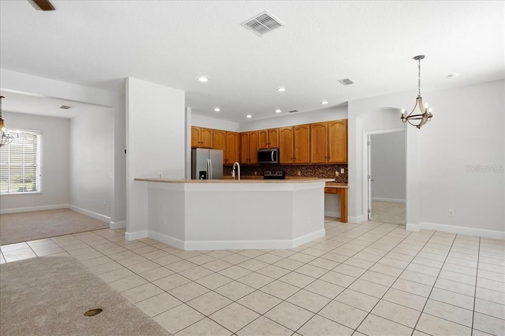 Activo con contrato: $710,000 (6 camas, 4 baños, 3544 Pies cuadrados)