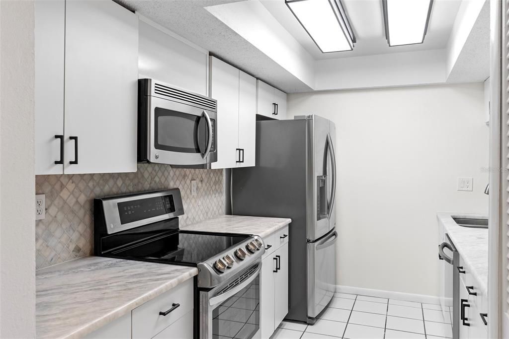 For Sale: $225,000 (3 beds, 3 baths, 2074 Square Feet)