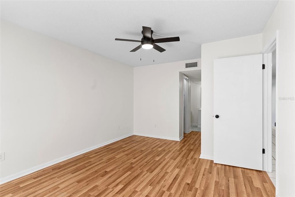For Sale: $225,000 (3 beds, 3 baths, 2074 Square Feet)