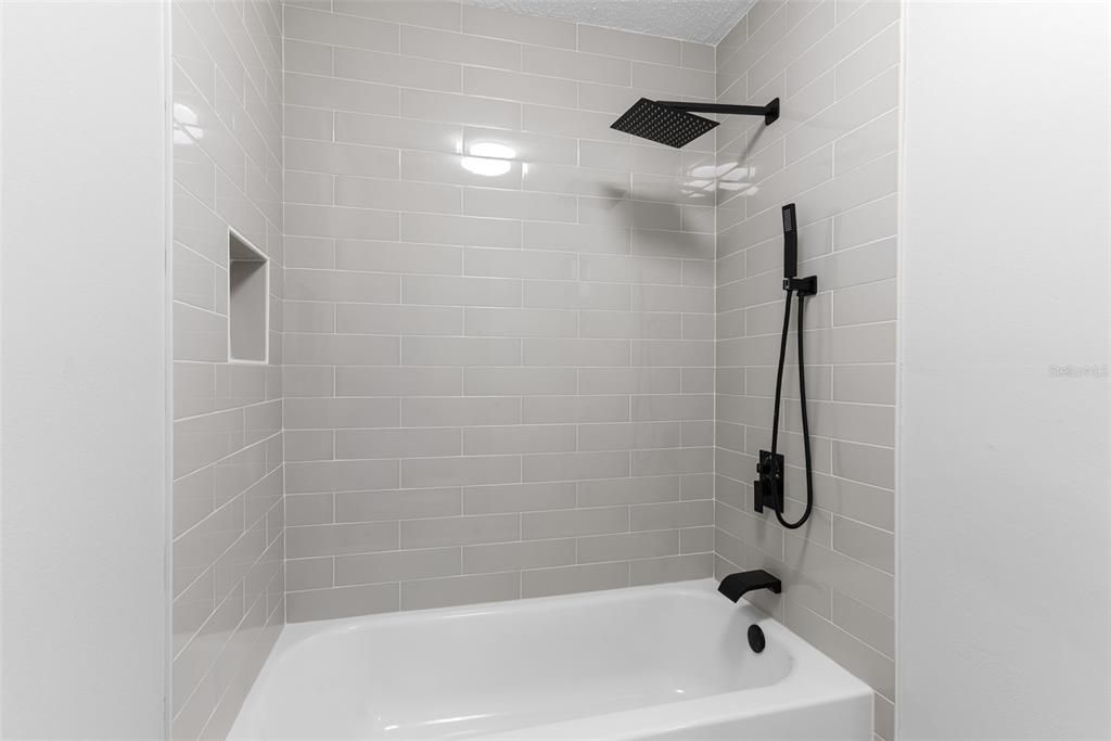 For Sale: $225,000 (3 beds, 3 baths, 2074 Square Feet)