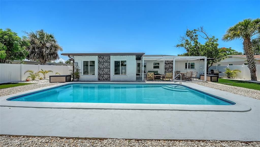 For Rent: $3,000 (3 beds, 2 baths, 1576 Square Feet)