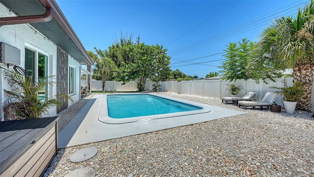 For Rent: $3,000 (3 beds, 2 baths, 1576 Square Feet)