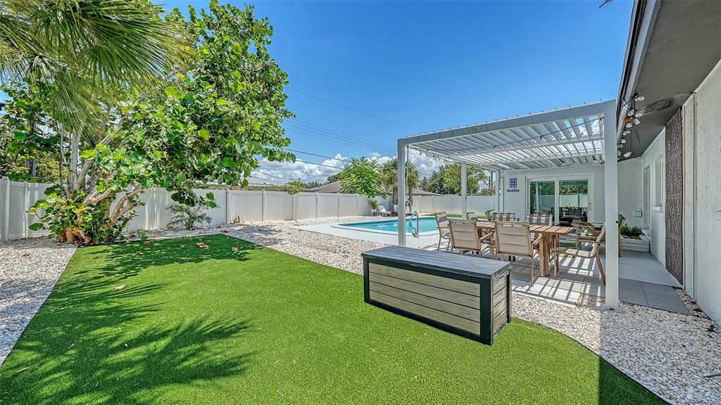For Rent: $3,000 (3 beds, 2 baths, 1576 Square Feet)