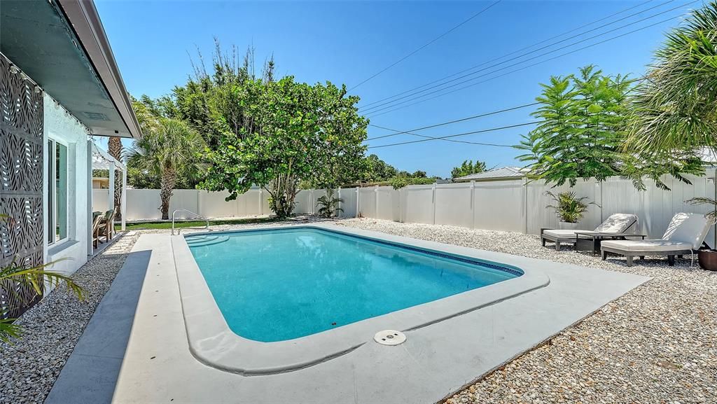 For Rent: $3,000 (3 beds, 2 baths, 1576 Square Feet)