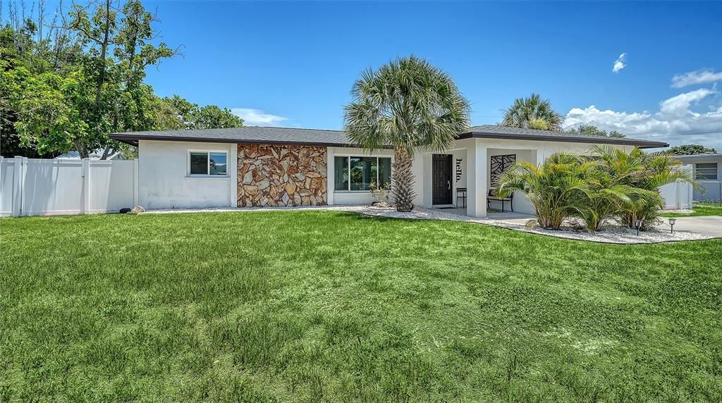 For Rent: $3,000 (3 beds, 2 baths, 1576 Square Feet)