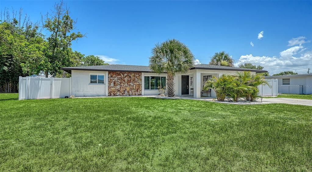 For Rent: $3,000 (3 beds, 2 baths, 1576 Square Feet)