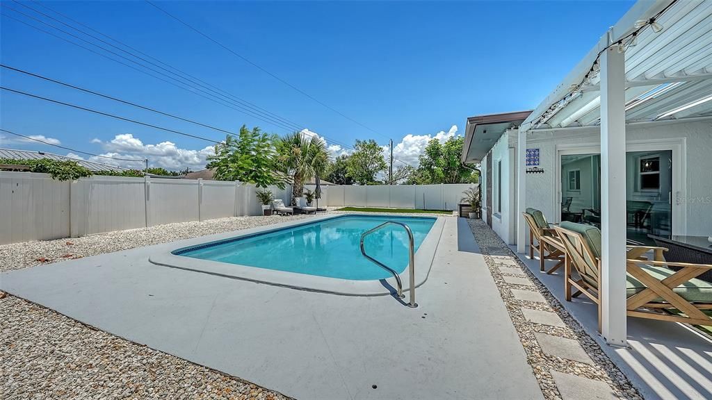 For Rent: $3,000 (3 beds, 2 baths, 1576 Square Feet)