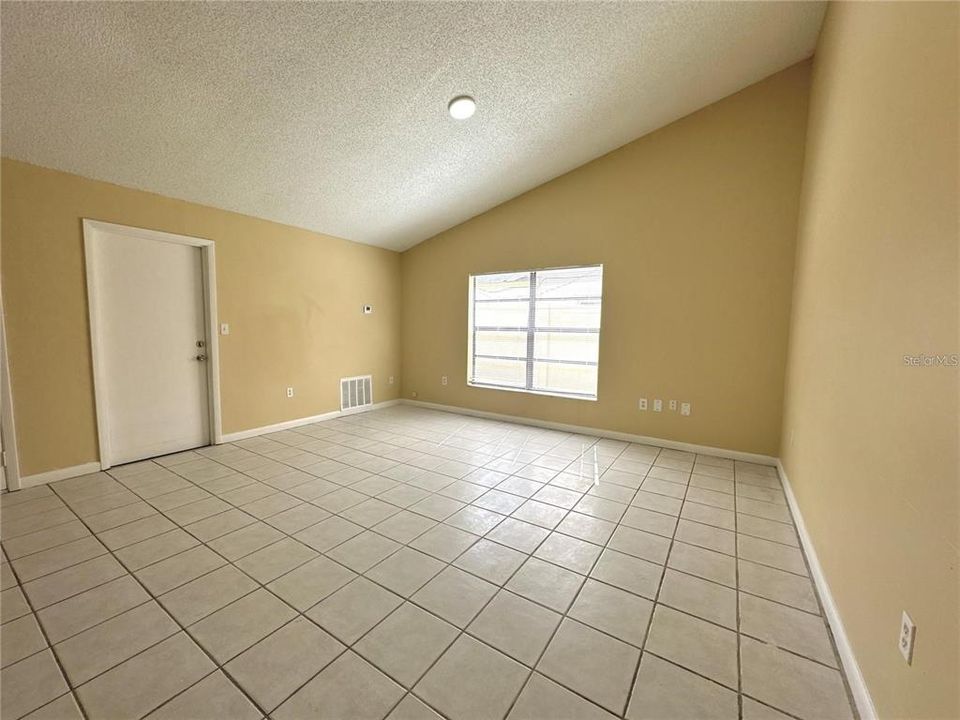 В аренду: $1,995 (3 спален, 2 ванн, 1227 Квадратных фут)