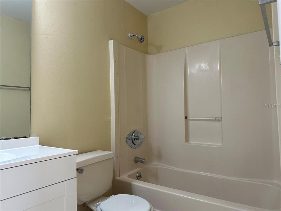 В аренду: $1,995 (3 спален, 2 ванн, 1227 Квадратных фут)