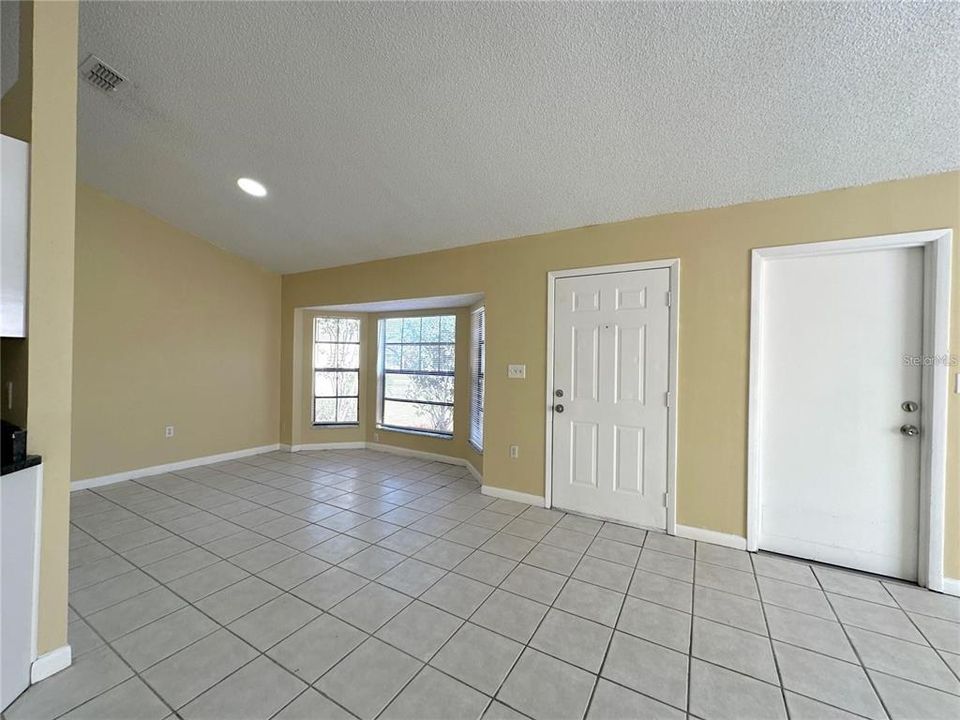 В аренду: $1,995 (3 спален, 2 ванн, 1227 Квадратных фут)