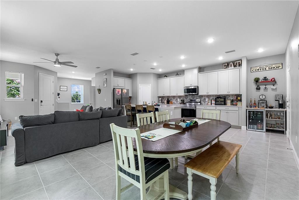 En Venta: $410,000 (4 camas, 2 baños, 2160 Pies cuadrados)