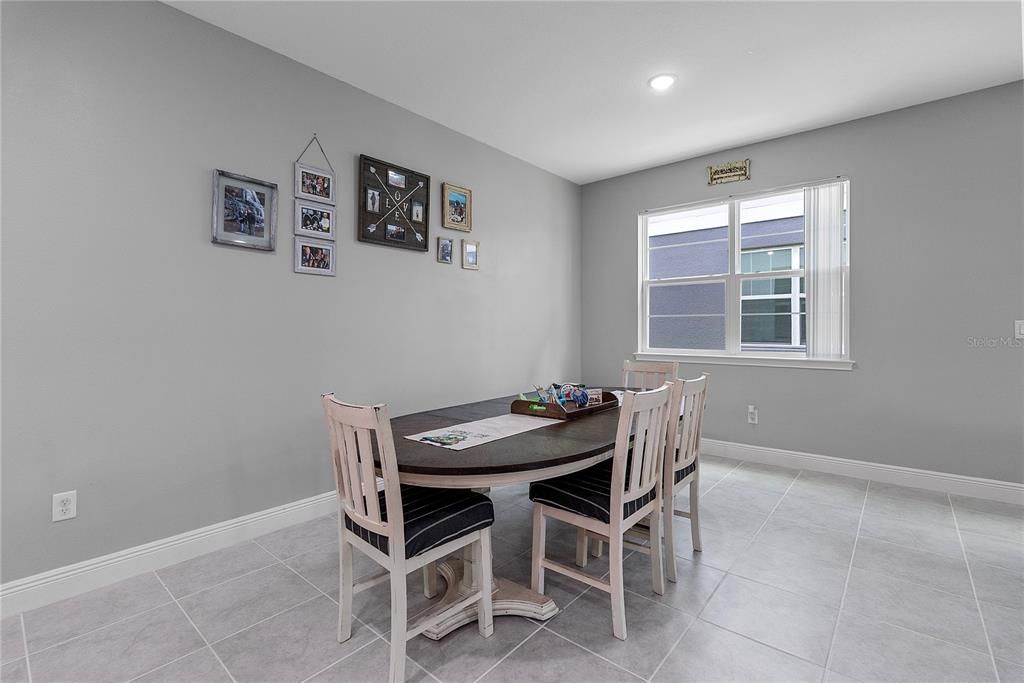 En Venta: $410,000 (4 camas, 2 baños, 2160 Pies cuadrados)