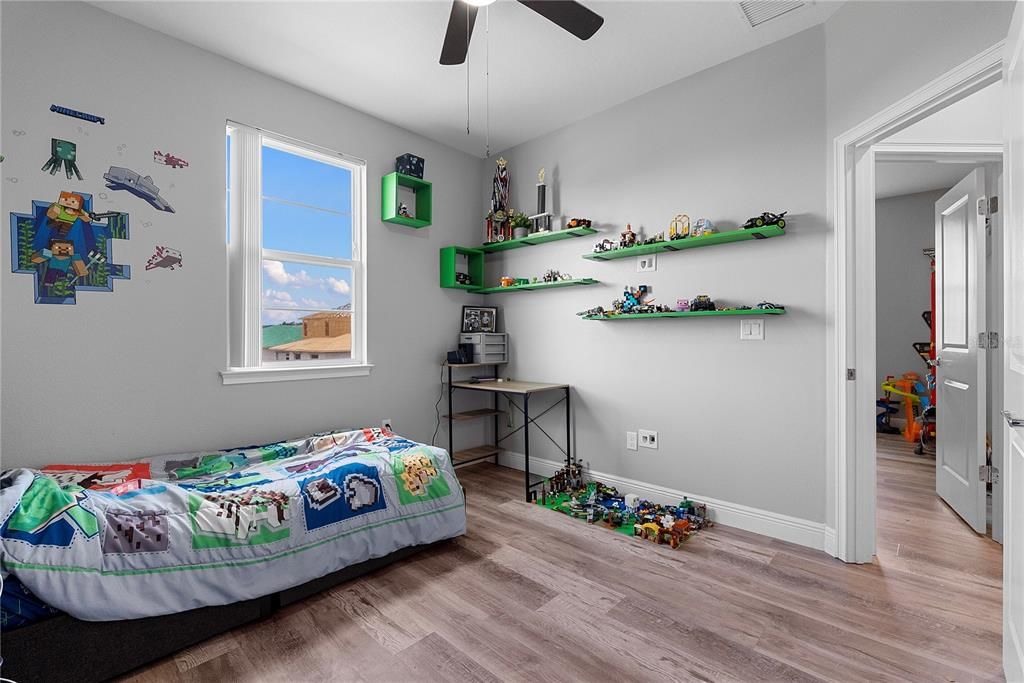 En Venta: $410,000 (4 camas, 2 baños, 2160 Pies cuadrados)