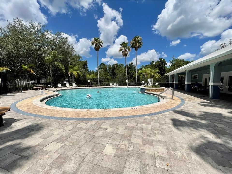 En Venta: $374,990 (4 camas, 2 baños, 2071 Pies cuadrados)