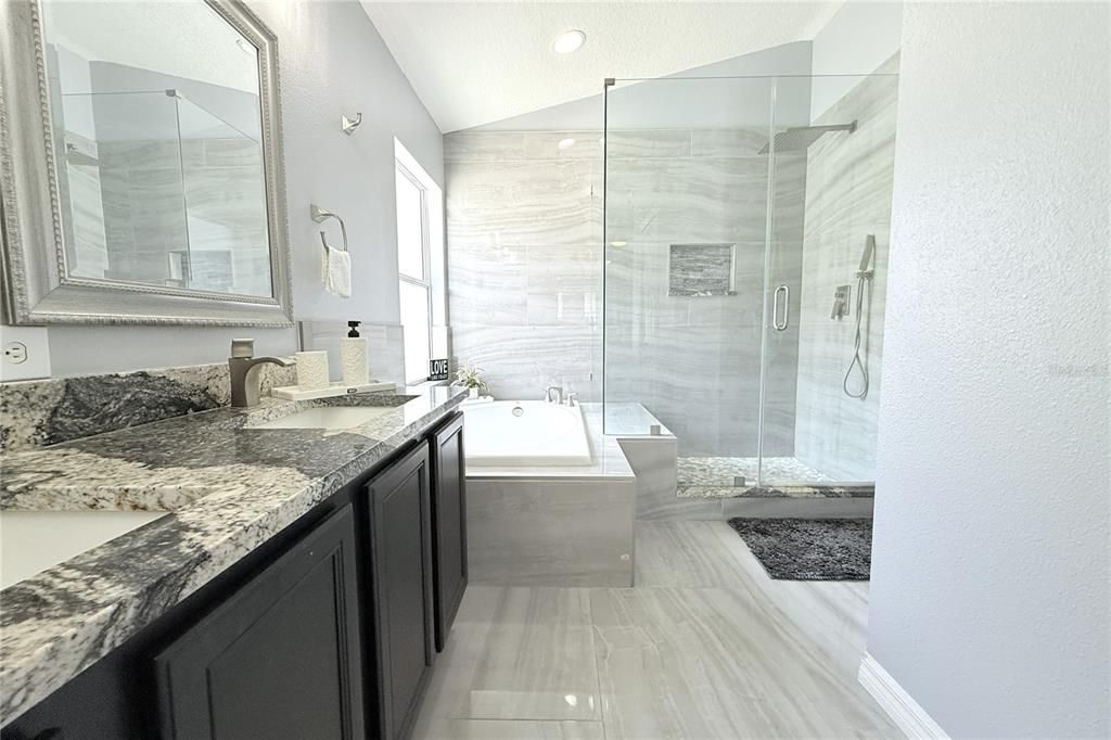 En Venta: $374,990 (4 camas, 2 baños, 2071 Pies cuadrados)