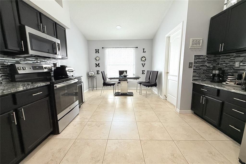 En Venta: $374,990 (4 camas, 2 baños, 2071 Pies cuadrados)