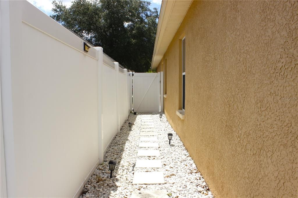 En Venta: $374,990 (4 camas, 2 baños, 2071 Pies cuadrados)