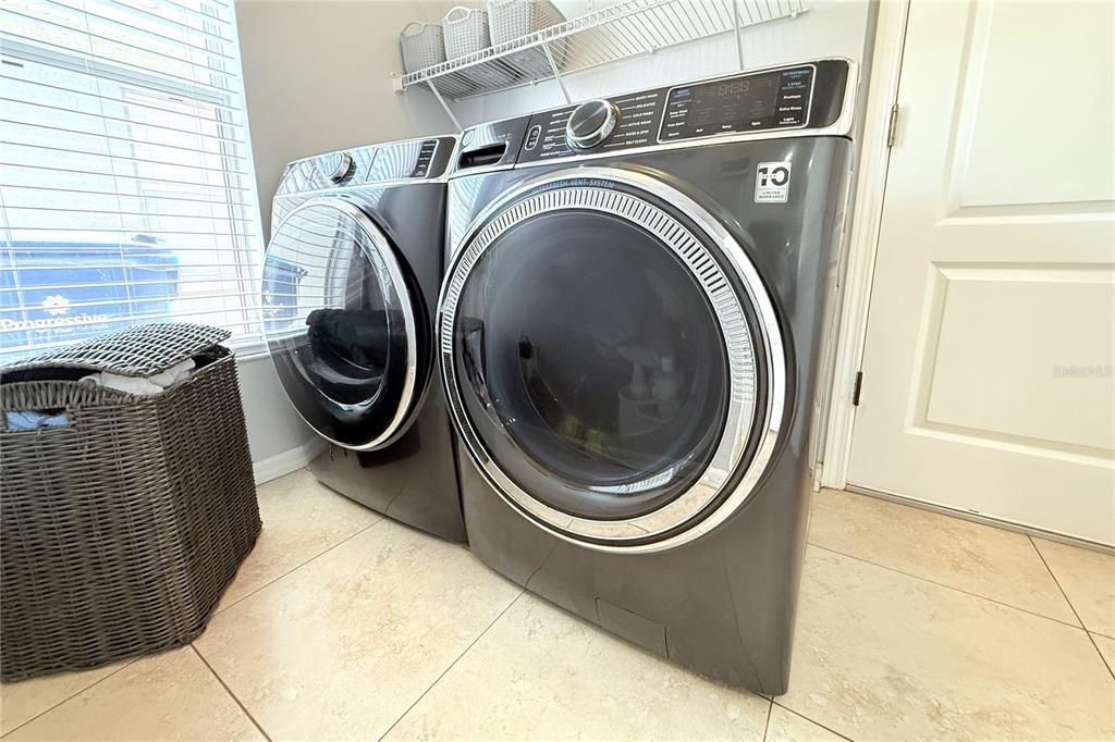 En Venta: $374,990 (4 camas, 2 baños, 2071 Pies cuadrados)
