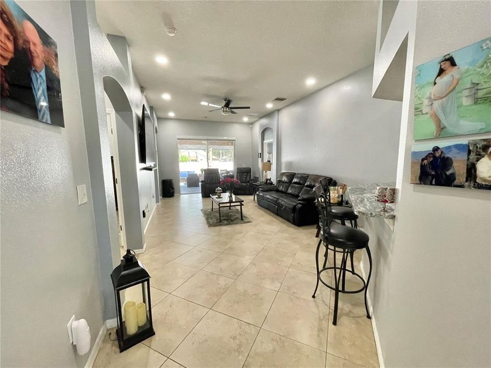En Venta: $374,990 (4 camas, 2 baños, 2071 Pies cuadrados)