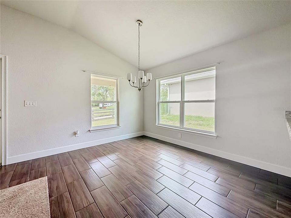 В аренду: $1,800 (3 спален, 2 ванн, 1370 Квадратных фут)