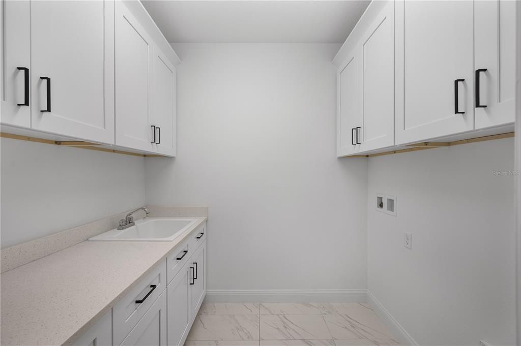 En Venta: $965,000 (4 camas, 3 baños, 2950 Pies cuadrados)