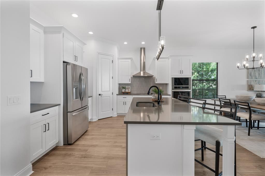 En Venta: $965,000 (4 camas, 3 baños, 2950 Pies cuadrados)