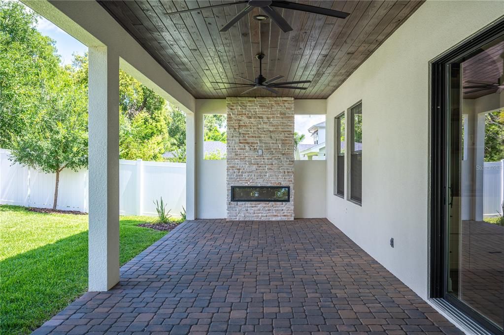 En Venta: $965,000 (4 camas, 3 baños, 2950 Pies cuadrados)