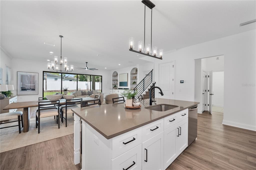 En Venta: $965,000 (4 camas, 3 baños, 2950 Pies cuadrados)