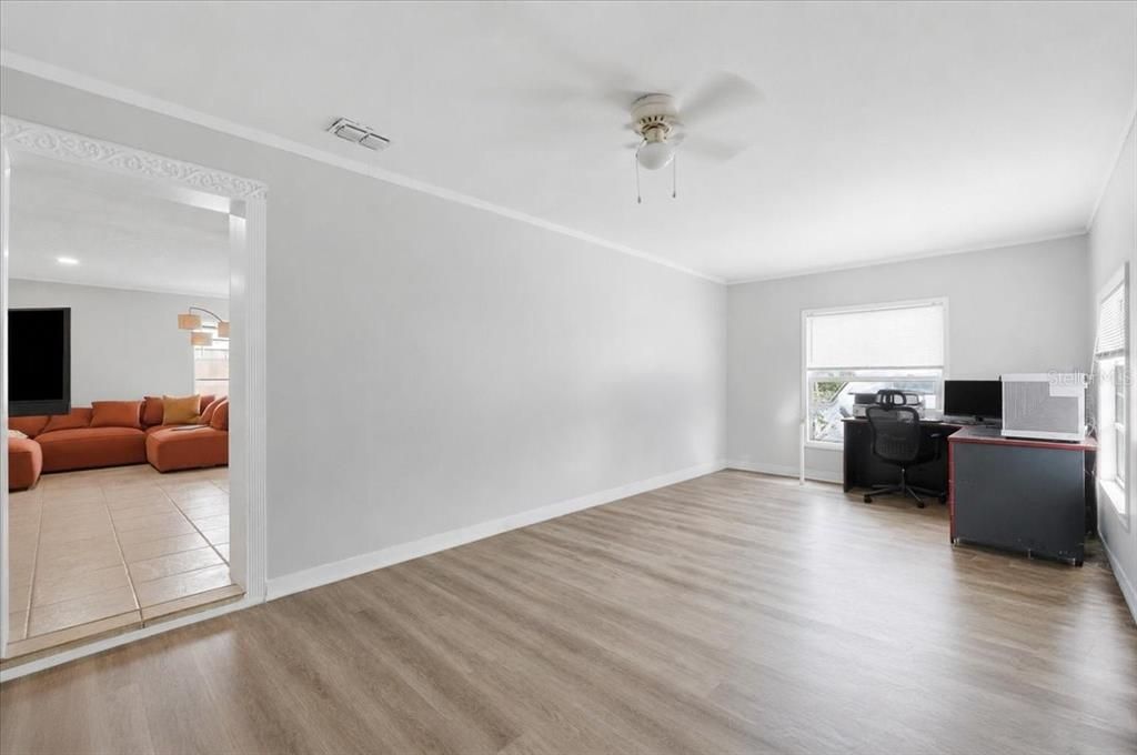 На продажу: $299,999 (3 спален, 2 ванн, 1516 Квадратных фут)