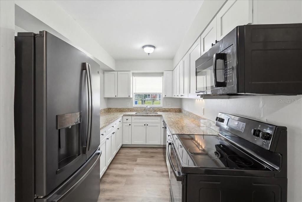 На продажу: $299,999 (3 спален, 2 ванн, 1516 Квадратных фут)