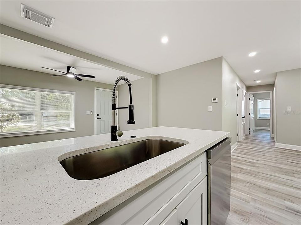For Sale: $199,000 (3 beds, 1 baths, 968 Square Feet)