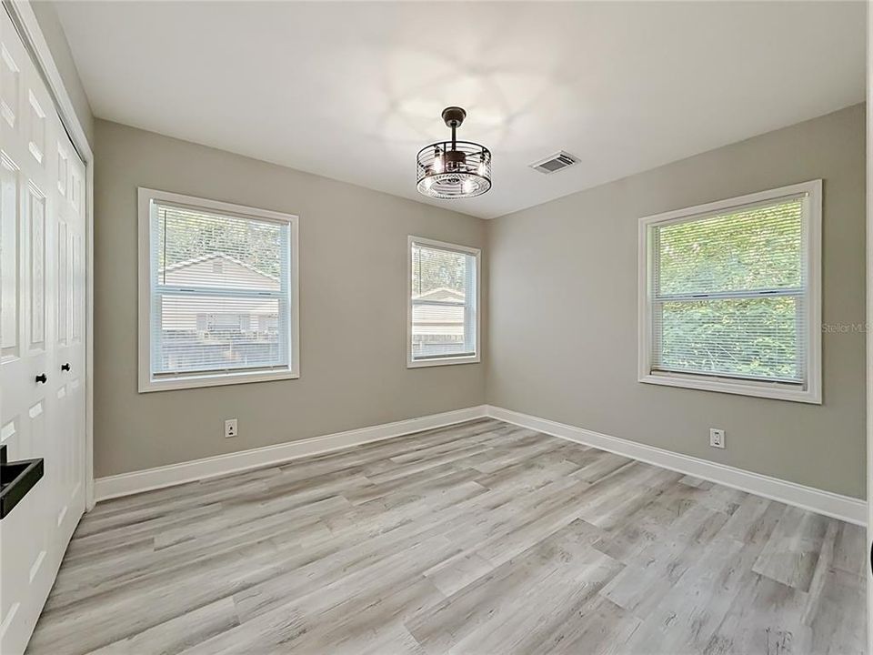 For Sale: $199,000 (3 beds, 1 baths, 968 Square Feet)