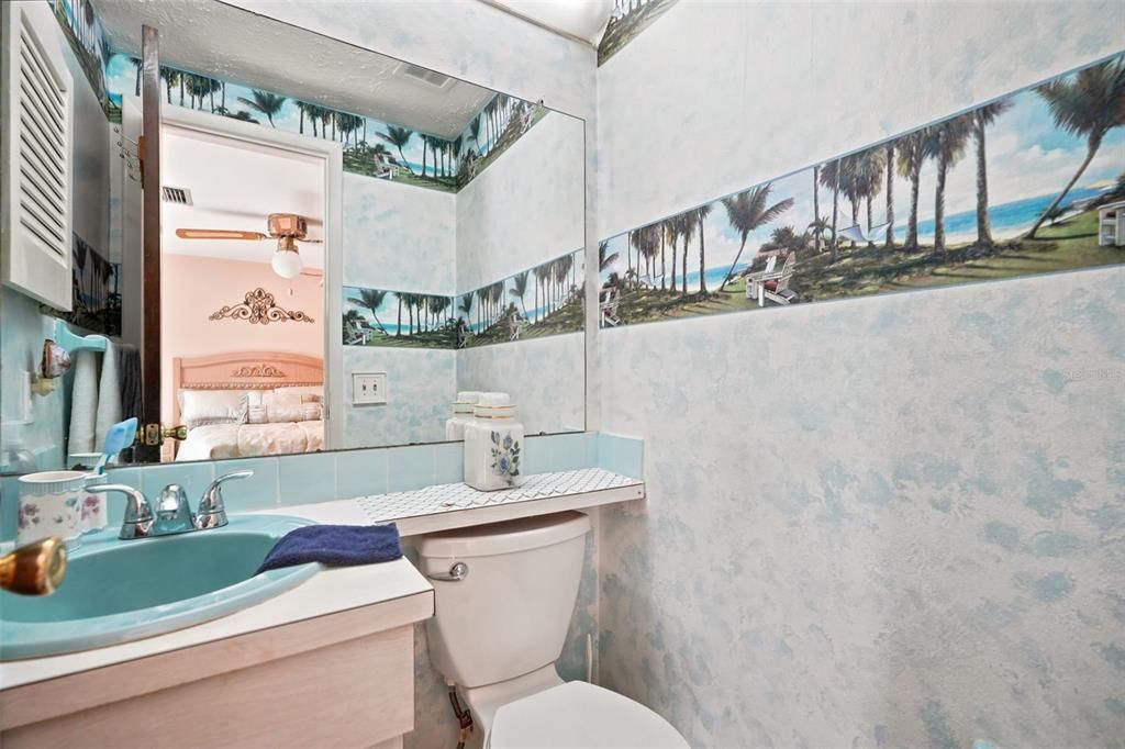 For Sale: $175,000 (2 beds, 1 baths, 963 Square Feet)