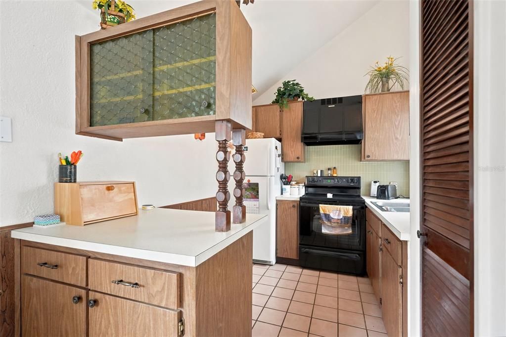 For Sale: $175,000 (2 beds, 1 baths, 963 Square Feet)