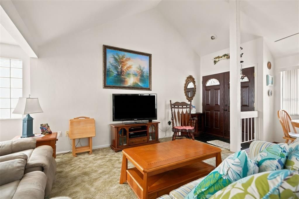 For Sale: $175,000 (2 beds, 1 baths, 963 Square Feet)