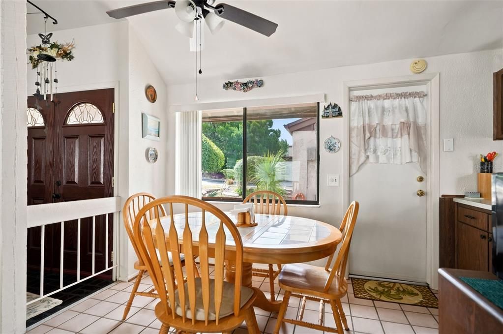 For Sale: $175,000 (2 beds, 1 baths, 963 Square Feet)