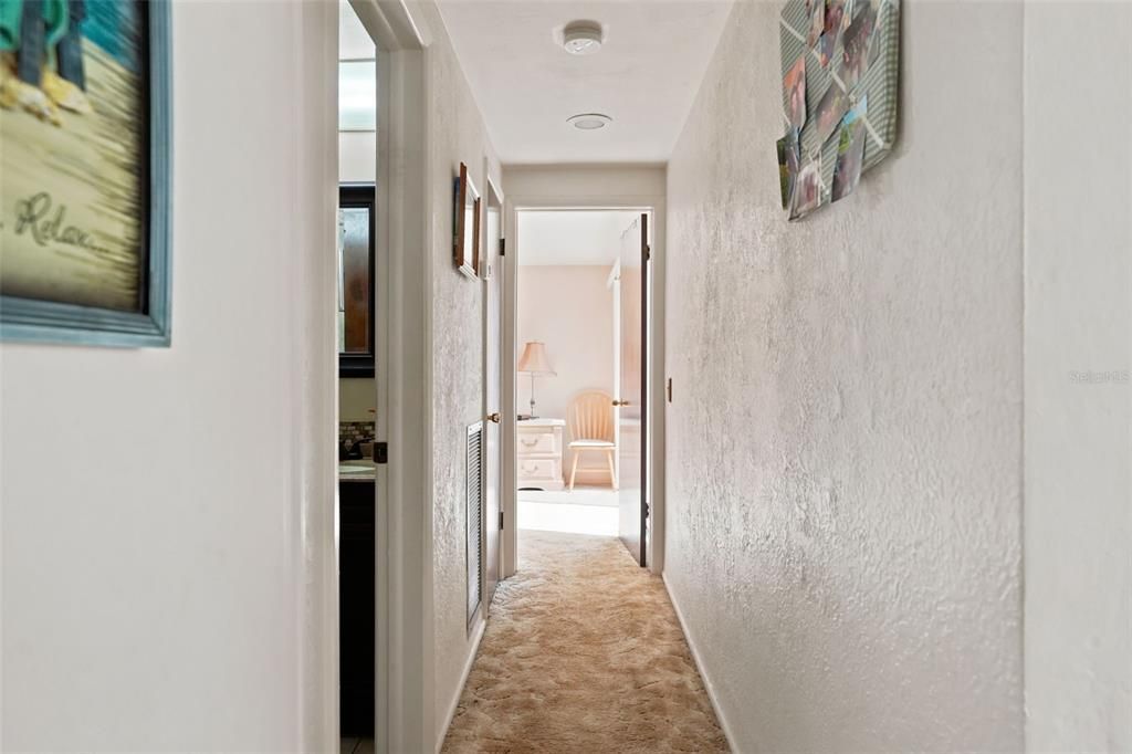For Sale: $175,000 (2 beds, 1 baths, 963 Square Feet)